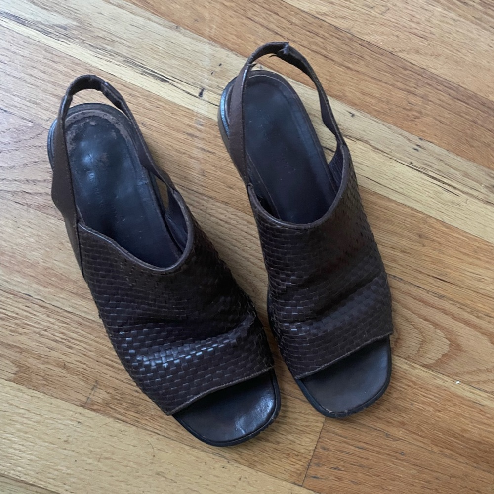 Vintage brown woven sandal